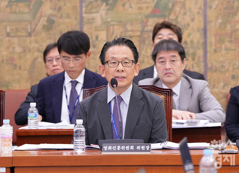 한상준 영화진흥위원장이 17일 서울 여의도 국회에서 열린 문화체육관광위원회의  한국콘텐츠진흥원, 국립국어원 등 14개 기관에 대한 국정감사에 출석해 의원 질의에 답변하고 있다. /최대성 기자 dpdaesung@sporbiz.co.kr 2024.10.17.