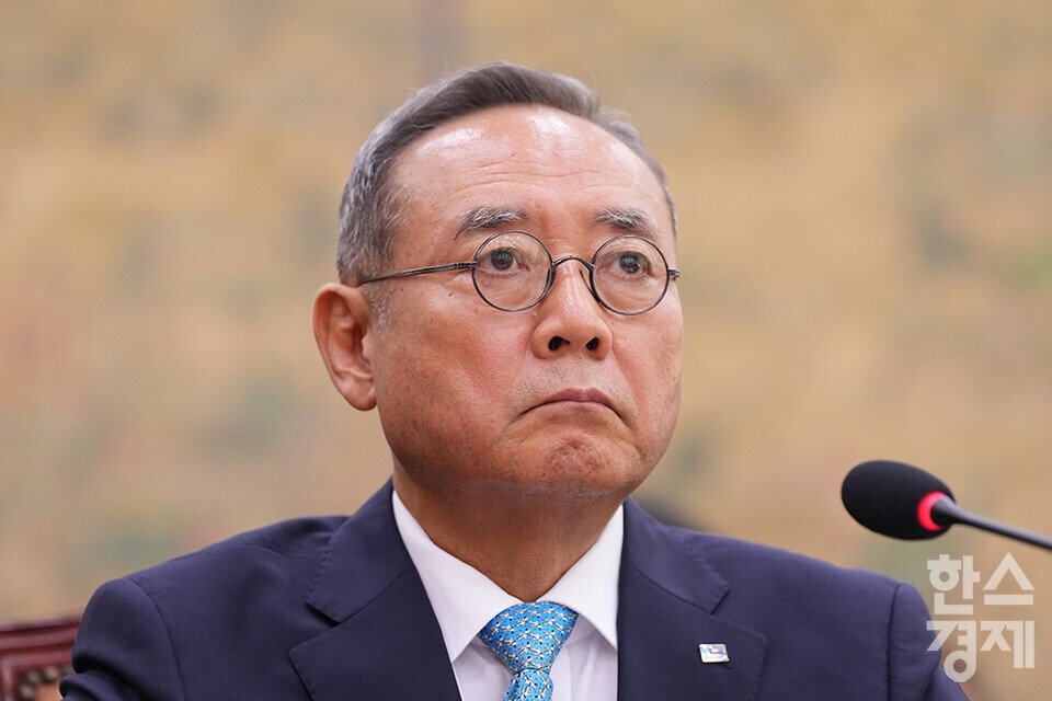 서태건 게임물관리위원회 위원장이 17일 서울 여의도 국회에서 열린 문화체육관광위원회의  한국콘텐츠진흥원, 국립국어원 등 14개 기관에 대한 국정감사에 출석해 의원 질의를 듣고 있다. /최대성 기자 dpdaesung@sporbiz.co.kr 2024.10.17.