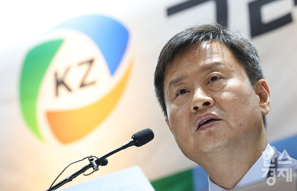 박기덕 고려아연 사장이 22일 오전 서울 코리아나 호텔에서 자사주 공개 매수 종결을 하루 앞두고 열린 기자회견에 참석해 발언하고 있다. /최대성 기자 dpdaesung@sporbiz.co.kr 2024.10.22.[사진공동취재]