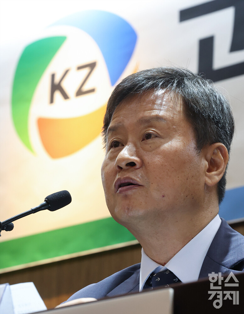 박기덕 고려아연 사장이 22일 오전 서울 코리아나 호텔에서 자사주 공개 매수 종결을 하루 앞두고 열린 기자회견에 참석해 발언하고 있다. /최대성 기자 dpdaesung@sporbiz.co.kr 2024.10.22.[사진공동취재]