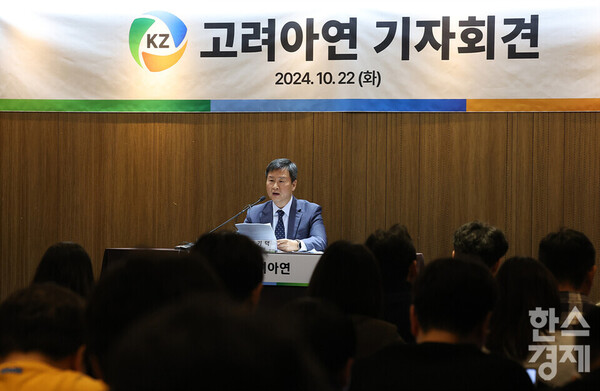 박기덕 고려아연 사장이 22일 오전 서울 코리아나 호텔에서 자사주 공개 매수 종결을 하루 앞두고 열린 기자회견에 참석해 발언하고 있다. /최대성 기자 dpdaesung@sporbiz.co.kr 2024.10.22.[사진공동취재]