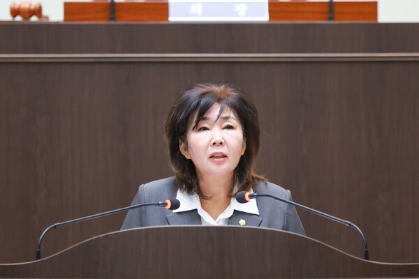  황소제 의원(더불어민주당)은 지난 21일 제312회 임시회 제2차 본회의에서 10분 자유발언을 통해 도로 파임인 포트홀에 대한 근본적인 대책 마련과 전기차 화재사고 예방 대책 수립을 촉구했다./ 광주시의회 제공