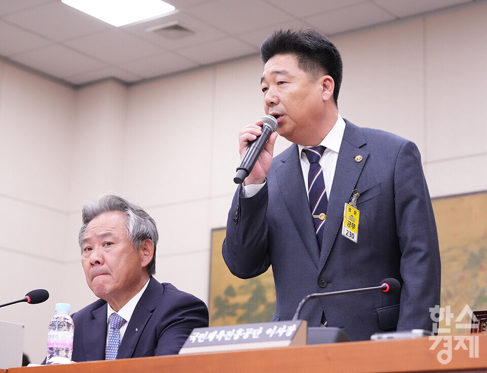 홍기용 대한민국 족구협회장이 22일 서울 여의도 국회에서 열린 문화체육관광위원회의 대한체육회 등에 대한 국정감사에 출석해 의원 질의에 답변하고 있다. /최대성 기자 dpdaesung@sporbiz.co.kr 2024.10.22.