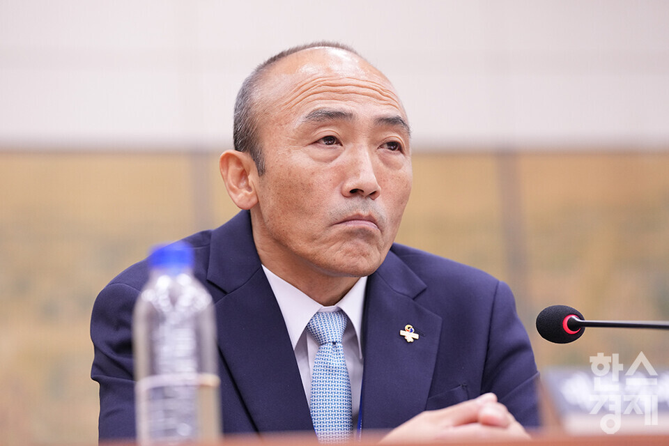 정진완 대한장애인체육회장이 22일 서울 여의도 국회에서 열린 문화체육관광위원회의 대한체육회 등에 대한 국정감사에 출석해 의원 질의를 듣고 있다. /최대성 기자 dpdaesung@sporbiz.co.kr 2024.10.22.