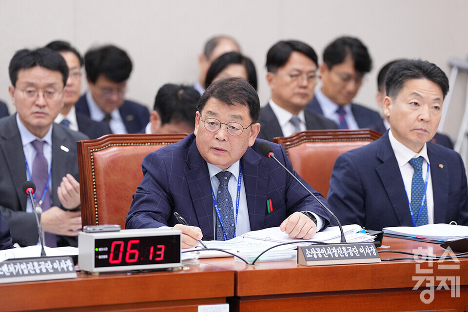 박성효 소상공인시장진흥공단 이사장이 22일 서울 여의도 국회에서 열린 산업통상자원중소벤처기업위원회의 중소벤처기업진흥공단, 기술보증기금 등 11개 기관 등에 대한 국정감사에 출석해 의원 질의에 답변하고 있다. /최대성 기자 dpdaesung@sporbiz.co.kr 2024.10.22.