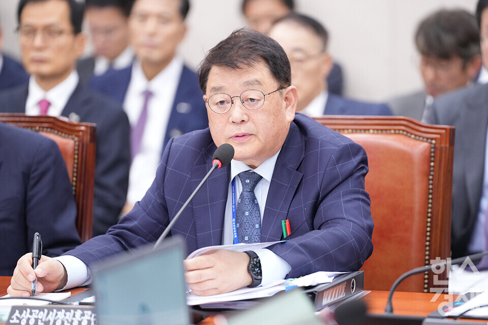 박성효 소상공인시장진흥공단 이사장이 22일 서울 여의도 국회에서 열린 산업통상자원중소벤처기업위원회의 중소벤처기업진흥공단, 기술보증기금 등 11개 기관 등에 대한 국정감사에 출석해 의원 질의에 답변하고 있다. /최대성 기자 dpdaesung@sporbiz.co.kr 2024.10.22.