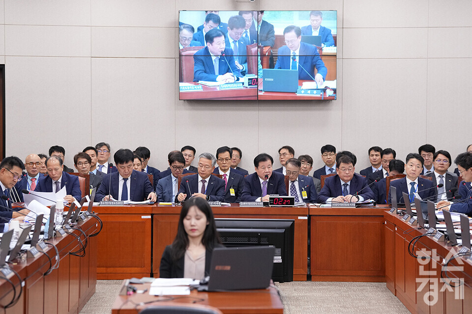 22일 서울 여의도 국회에서 산업통상자원중소벤처기업위원회의 중소벤처기업진흥공단, 기술보증기금 등 11개 기관 등에 대한 국정감사가 열리고 있다. /최대성 기자 dpdaesung@sporbiz.co.kr 2024.10.22.