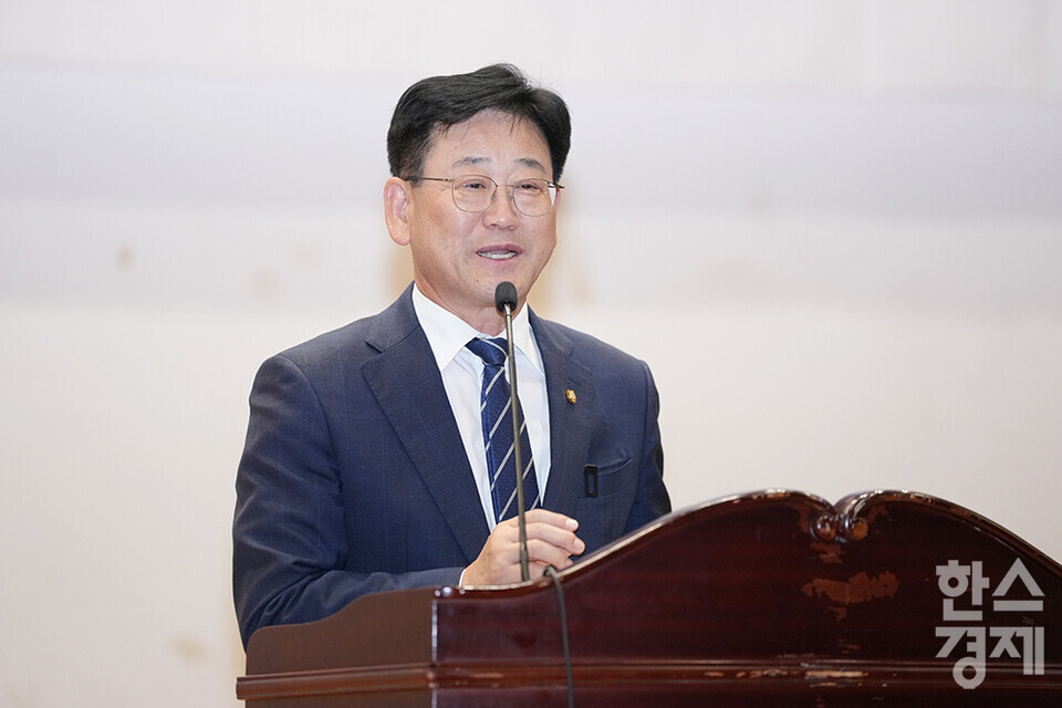 김정호 더불어민주당 의원이 23일 서울 여의도 국회 의원회관에서 열린 제6회 재생에너지의 날 기념식에 참석해 개회사를 하고 있다. /최대성 기자 dpdaesung@sporbiz.co.kr 2024.10.23.