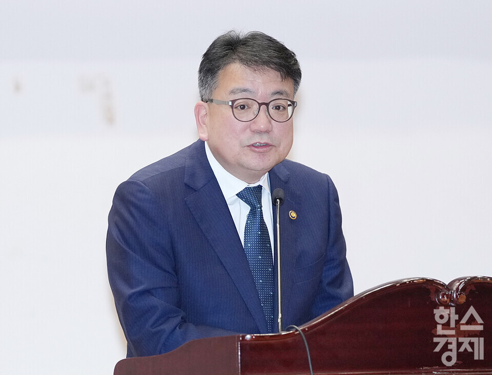 최남호 산업통상자원부 2차관이 23일 서울 여의도 국회 의원회관에서 열린 제6회 재생에너지의 날 기념식에 참석해 축사를 하고 있다. /최대성 기자 dpdaesung@sporbiz.co.kr 2024.10.23.