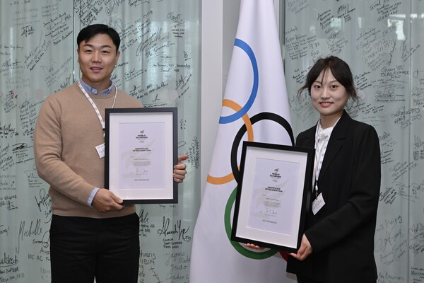 IOC 본부에 방문한 올림피언 원윤종(왼쪽)과 박규림. /국제올림픽위원회 제공