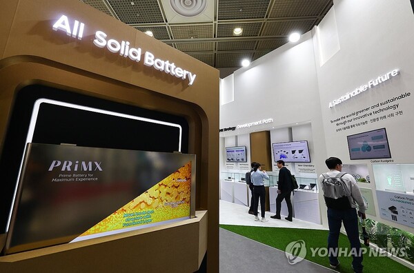 삼성SDI는 최근 들어 대형 계약을 성사시키며 향후 전망에 파란불이 들어왔다. 제너럴모터스(GM)과 합작 계약을 체결한 데 이어 유럽과 아시아 주요 완성차업체의 신규 수주 확보, 삼성 배터리 박스(SBB) 1.5 출시 등 중장기 성장 기반을 마련했다. / 연합뉴스