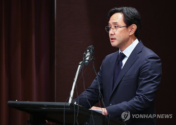 기자회견 중인 최윤범 고려아연 회장. / 연합뉴스.