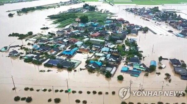 기후변화를 넘어 기후위기, 기후비상이란 단어까지 일반화될 정도로 이상기후가 직접적인 영향을 미치고 있는 가운데 최근 10년 간 기후재난으로 인한 국내 경제피해액(피해액과 복구액)이 15.9조원에 달하는 것으로 나타났다. / 연합뉴스
