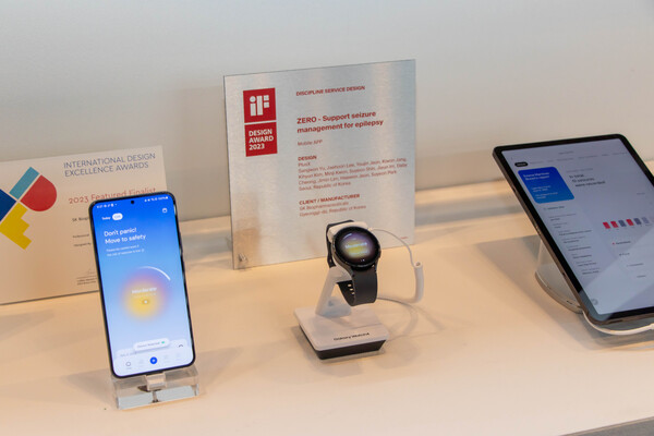 SK바이오팜의 뇌전증 관리 AI 플랫폼 '제로(Zero)'와 연동한 스마트 기기./SK바이오팜 제공