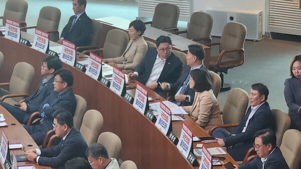 더불어민주당은 국민의힘을 향해 “습관적 보이콧을 당장 멈추고 본회의장으로 돌아오라”고 촉구했다./ 김두일 기자