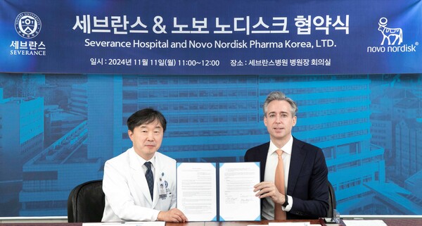 사샤 세미엔추크 한국 노보 노디스크제약 대표(우)와 이강영 세브란스병원장(좌)이 임상시험 파트너십에 대한 업무협약을 체결했다./한국 노보 노디스크제약 제공