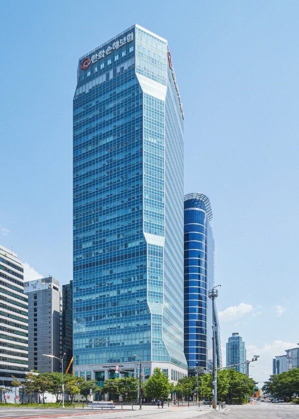 한화손해보험이 여성 특화보험 확대 전략 성공으로 3분기 역대 최대 실적을 기록했으나 자본 관리 부담이 이어지면서 주주환원 재원 관련 불확실성이 높다는 분석이 나왔다. / 사진=한화손해보험