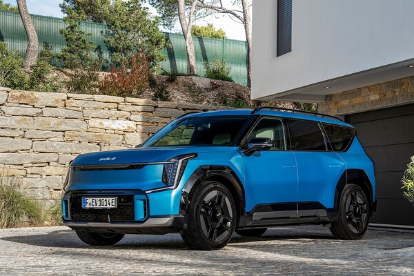 미국 유력 시사주간지 뉴스위크가 선정한 ‘2025 가장 기대되는 신차(America's Most Anticipated New Vehicle 2025)’에 오른 기아 EV9 GT/ 기아