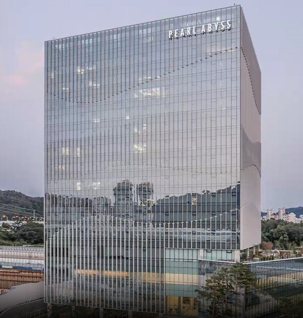 펄어비스가 신작 부재와 기존작의 지속적인 매출 하향세로 적자 폭이 확대된 것으로 나타났다. 다수의 증권사는 당분간 펄어비스의 적자 폭이 크게 축소되기 어려울 것으로 전망했다. / 사진=펄어비스