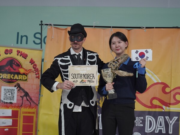 한국이 전 세계 '오늘의 화석상' 1위를 기록했다. / 사진=기후솔루션. 