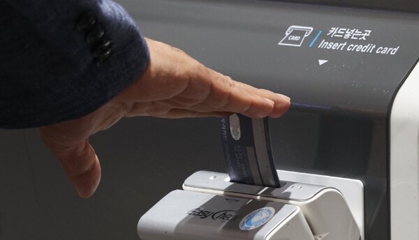신용카드 결제 장면. / 연합뉴스 