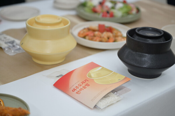 여주시는 지난 21일, 이충우 시장과 70여 명의 관계자가 참석한 가운데 전자레인지용 간편식 '한끼솥밥' 개발 프로젝트의 최종 보고회를 열었다.