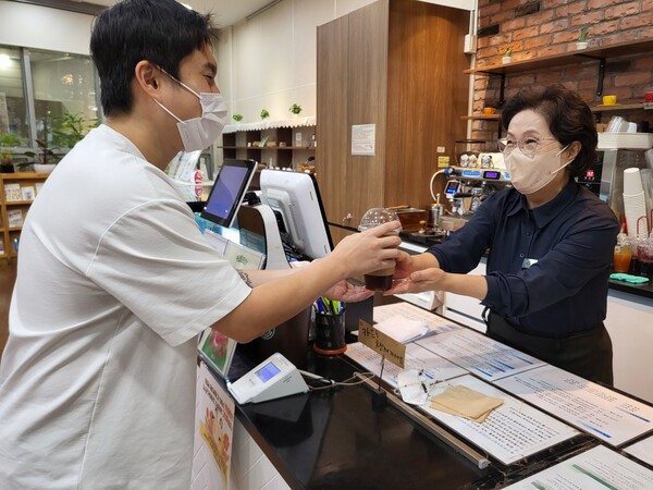 안양시가 2일부터 오는 13일까지 건강하고 활기찬 노후를 위한 2025년 노인 일자리 및 사회활동 지원사업의 참여자 4천798명을 모집한다./ 안양시 제공