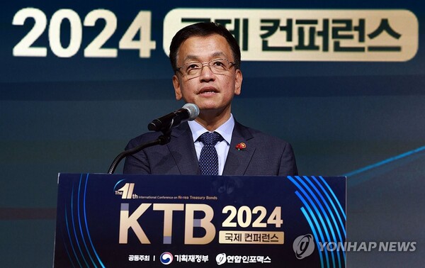 3일 오후 서울 여의도 페어몬트 호텔에서 열린 제11회 Korea Treasury Bonds(KTB) 국제 컨퍼런스에서 개회사를 발표하는 최상목 경제부총리 겸 기획재정부 장관. / 연합뉴스.