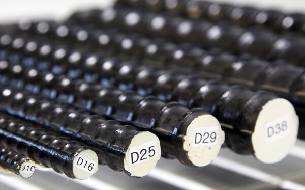 현대제철 전기로에서 생산한 탄소저감형 철근./사진=현대제철