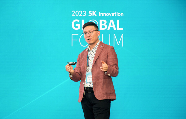 SK이노베이션은 이날 미국 에너지부(DOE) 산하기관(ARPA_E) 출신 김필석 박사를 최고기술책임자(CTO) 겸 환경과학기술원장으로 영입하는 등 미래기술 확보와 성장을 위한 R&D 역량 강화 등에 초점을 맞춘 인사를 실시했다. / SK이노베이션