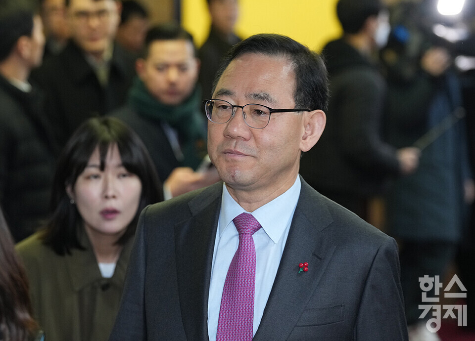 국민의힘 주호영 의원이 9일 오전 서울 여의도 국회에서 열린 비상의원총회에 참석하고 있다. /최대성 기자 dpdaesung@sporbiz.co.kr 2024.12.09.