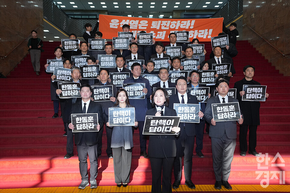 9일 오전 서울 여의도 국회 본청 로텐더홀에서 개혁신당의 최고위원 당협위원장 합동 규탄 선언이 열리고 있다. /최대성 기자 dpdaesung@sporbiz.co.kr 2024.12.09.