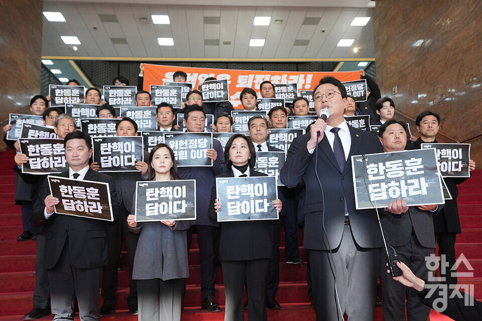개혁신당 천하람 원내대표가 9일 오전 서울 여의도 국회 본청 로텐더홀에서 열린 개혁신당의 최고위원 당협위원장 합동 규탄 선언에 참석해 발언하고 있다. /최대성 기자 dpdaesung@sporbiz.co.kr 2024.12.09.