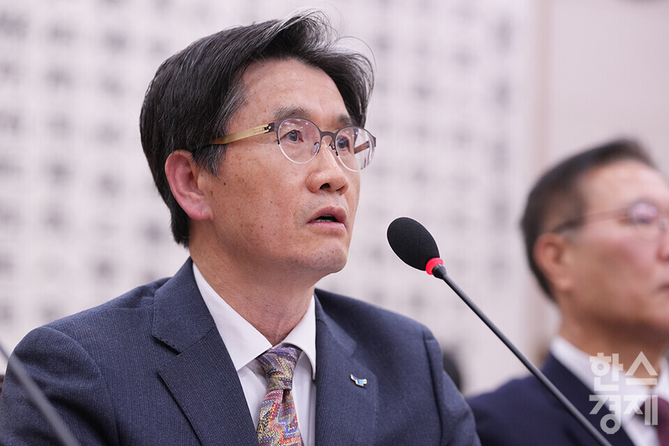 오동운 고위공직자범죄수사처장이 9일 오후 서울 여의도 국회에서 열린 법제사법위원회 전체회의에 출석해 의원 질의에 답변하고 있다. /최대성 기자 dpdaesung@sporbiz.co.kr 2024.12.09. 