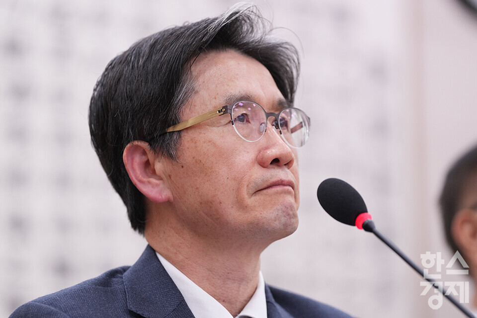 오동운 고위공직자범죄수사처장이 9일 오후 서울 여의도 국회에서 열린 법제사법위원회 전체회의에 출석해 의원 질의를 듣고 있다. /최대성 기자 dpdaesung@sporbiz.co.kr 2024.12.09. 