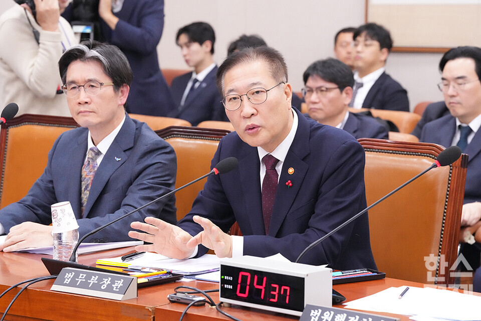 박성재 법무부장관이 9일 오후 서울 여의도 국회에서 열린 법제사법위원회 전체회의에 출석해 의원 질의에 답변하고 있다. /최대성 기자 dpdaesung@sporbiz.co.kr 2024.12.09. 