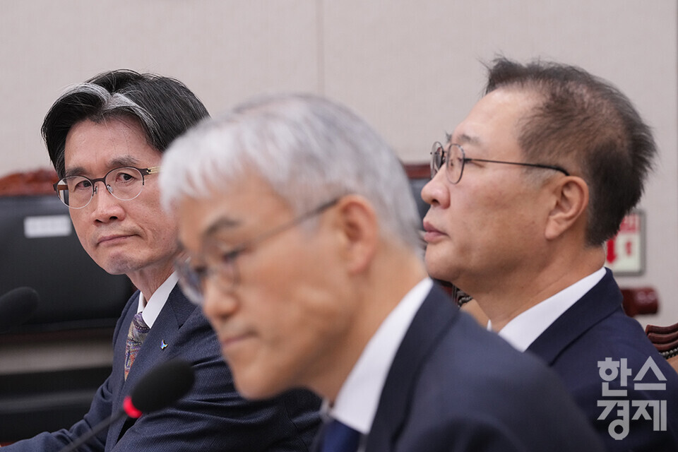 오동운 고위공직자범죄수사처장이 9일 오후 서울 여의도 국회에서 열린 법제사법위원회 전체회의에 출석해 의원 질의를 듣고 있다. /최대성 기자 dpdaesung@sporbiz.co.kr 2024.12.09. 