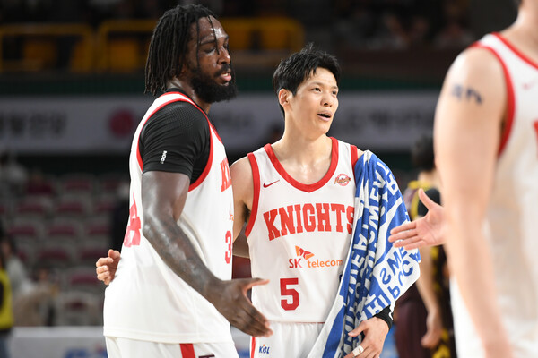 프로농구 서울 SK 나이츠 자밀 워니와 김선형. /KBL 제공