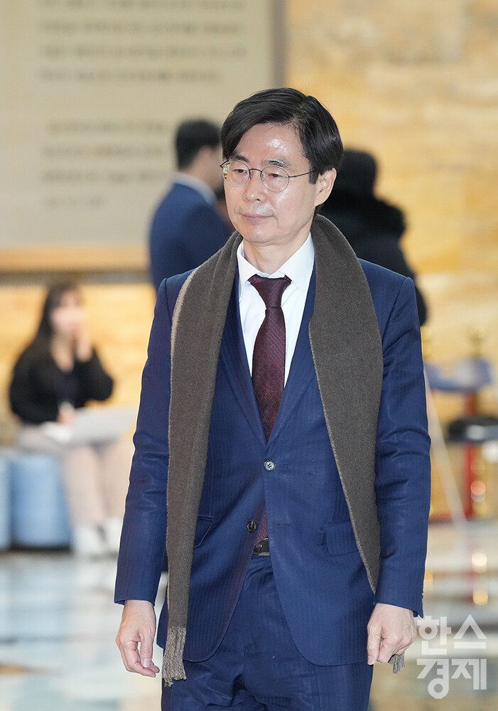 국민의힘 조경태 의원이 10일 서울 여의도 국회에서 열린 비상의원총회에 참석하고 있다. /최대성 기자 dpdaesung@sporbiz.co.kr 2024.12.10.