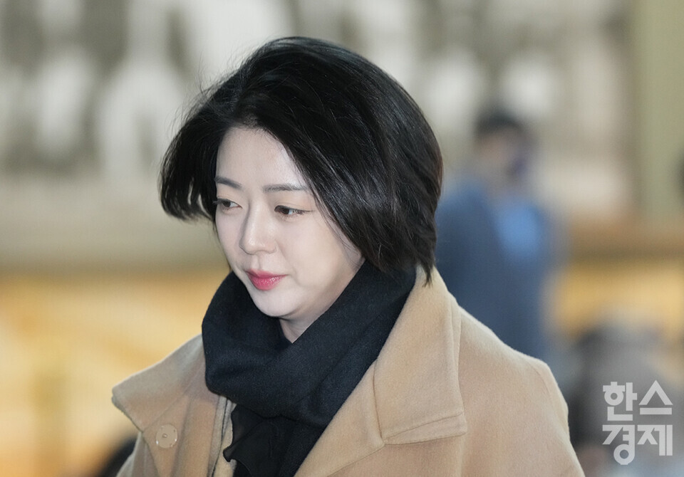 국민의힘 배현진 의원이 10일 서울 여의도 국회에서 열린 비상의원총회에 참석하고 있다. /최대성 기자 dpdaesung@sporbiz.co.kr 2024.12.10.