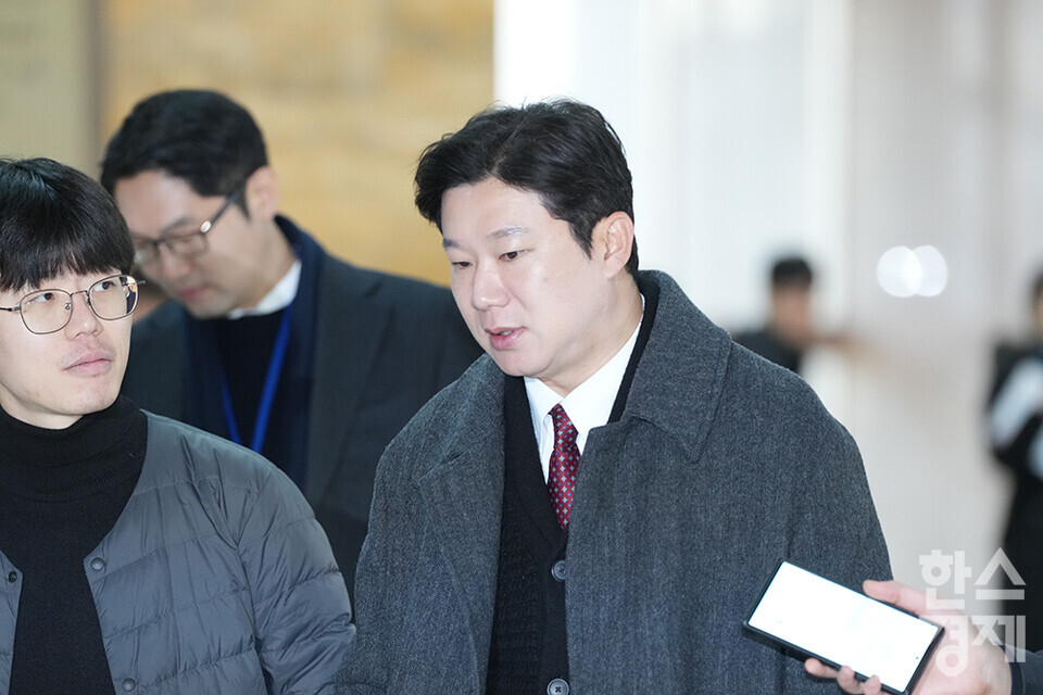 국민의힘 진종오 의원이 10일 서울 여의도 국회에서 열린 비상의원총회에 참석하고 있다. /최대성 기자 dpdaesung@sporbiz.co.kr 2024.12.10.