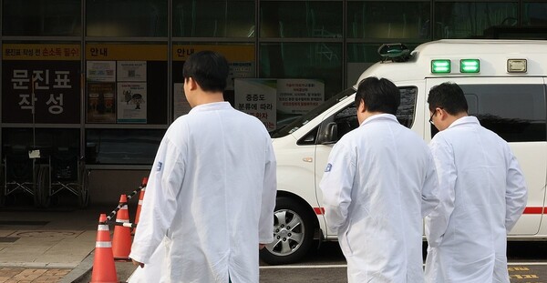 서울 시내 한 대학병원 응급실 앞 모습./연합뉴스