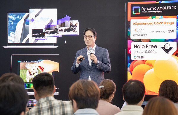 12일 '삼성 강남'에서 진행된 '갤럭시 북5 Pro' 미디어 브리핑 행사에서 이민철 삼성전자 MX사업부 갤럭시 에코 비즈 팀장(상무)가 '갤럭시 북5 Pro'를 소개하는 모습./사진=삼성전자