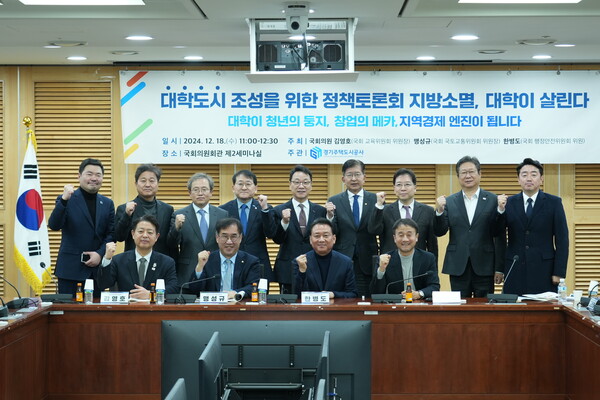 김세용 경기주택도시공사(GH) 사장이 지난 18일 서울 여의도 국회의원회관에서 열린 ‘지방소멸, 대학이 살린다- 대학도시 조성을 위한 정책토론회’에서 대학도시 모델을 확산할 필요성을 강조했다./ GH 제공