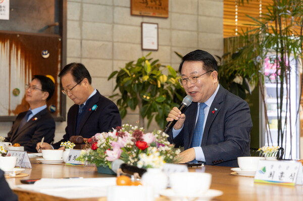 협의회장인 정헌율 익산시장 주재로 도내 시장·군수 8명이 참석해 시군별 주요 건의·협조 사항에 대해 의견을 나눴다./익산시 제공