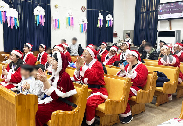 삼천리그룹은 20일 임직원 130여명이 참여한 가운데 지역사회 소외계층 아동·청소년에게 특별한 크리스마스를 선사하는 ‘사랑나눔의 날’을 개최했다고 밝혔다. / 삼천리그룹