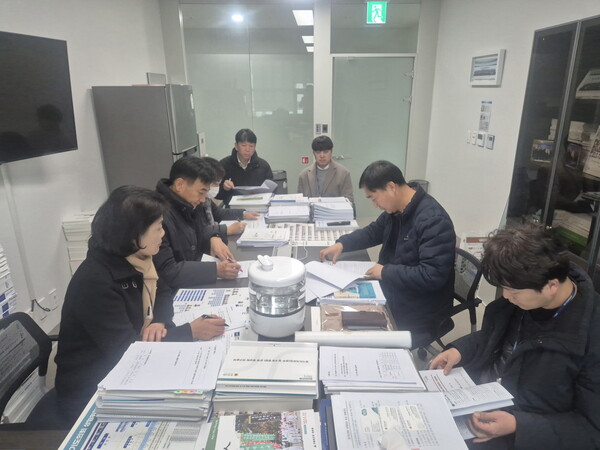 경기도의회 농정해양위원회 부위원장 윤종영의원은 지난 19일 6.25 전쟁시 연천군 백학면 등에서 활약한 군마 ‘레클리스’에 대한 기념행사 기획 정담회를 개최했다./ 경기도의회 제공