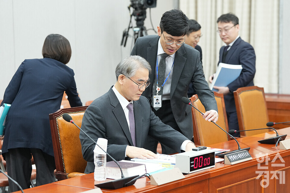 [포토] 답변하는 조한창 헌법재판관 후보자