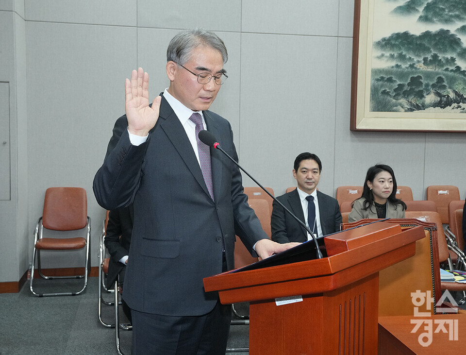 [포토] 답변하는 조한창 헌법재판관 후보자