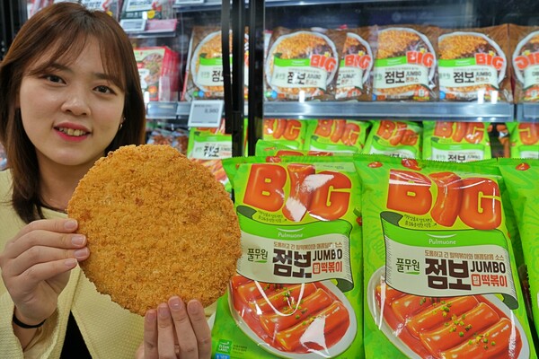 점보 밀떡볶이와 점보 돈까스 / 롯데마트 제공